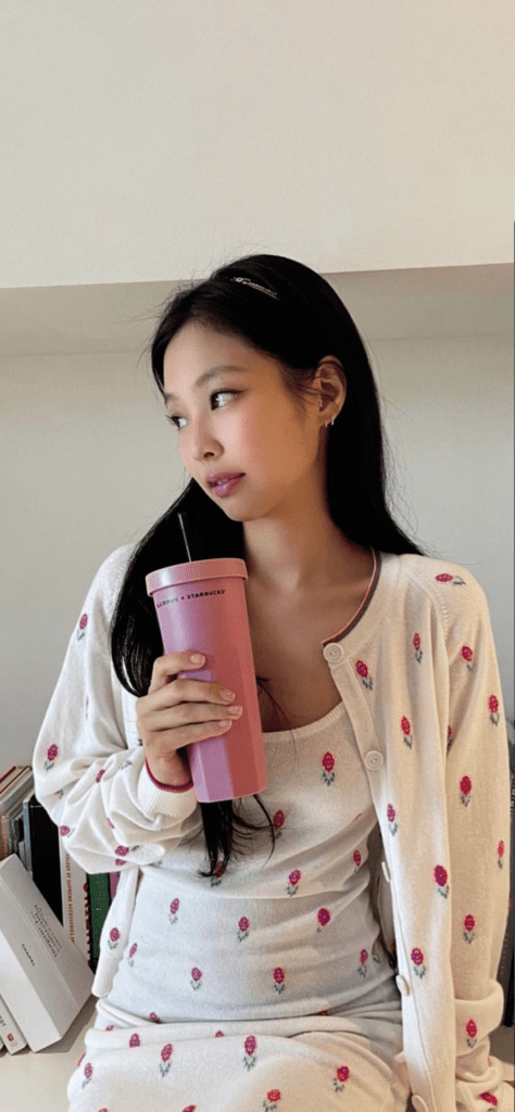 fondo de pantalla de jennie aesthetic