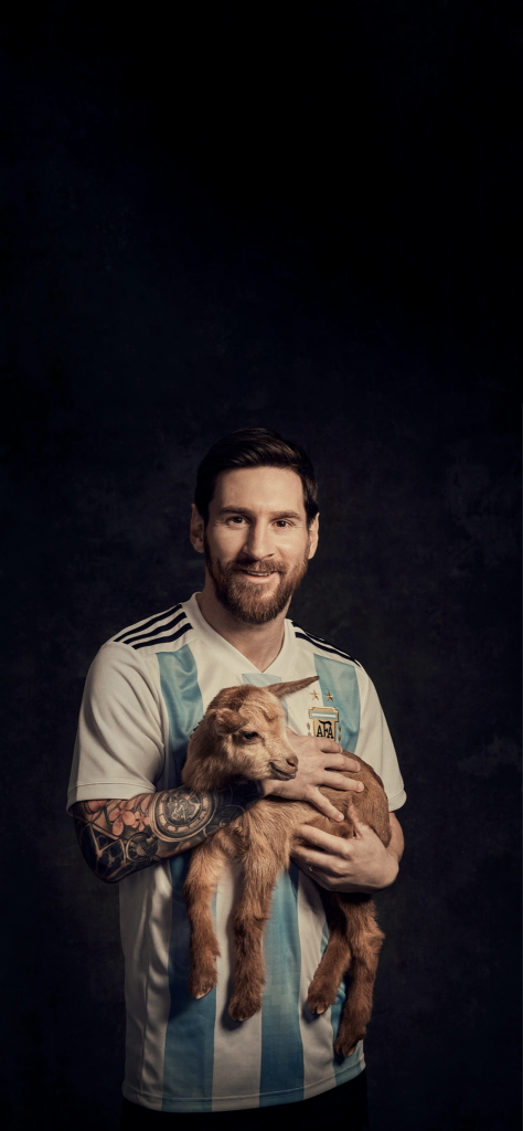 Fondo de pantalla de Messi sosteniendo una cabra