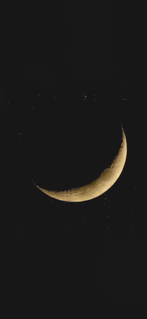 Fondo de pantalla de la media luna con fondo negro