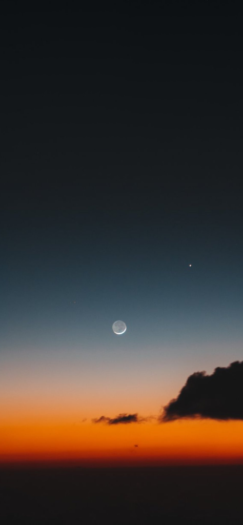 Fondo de pantalla de la luna con un paisaje