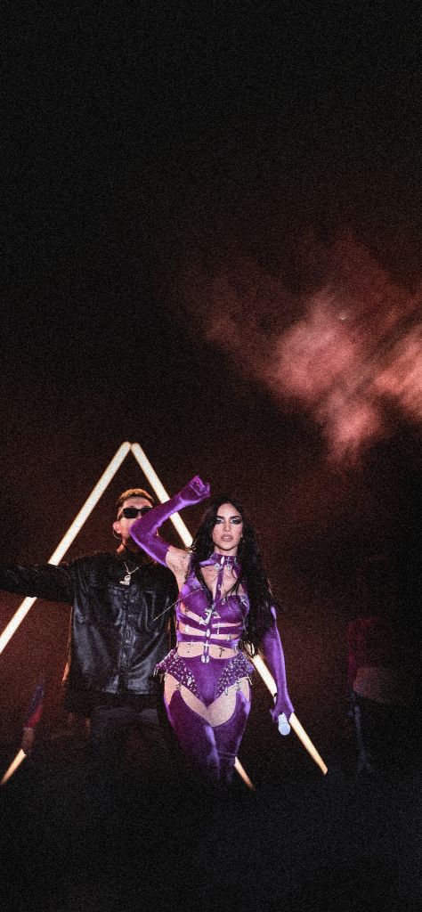 Fondos de Pantalla de Kimberly Loaiza en concierto