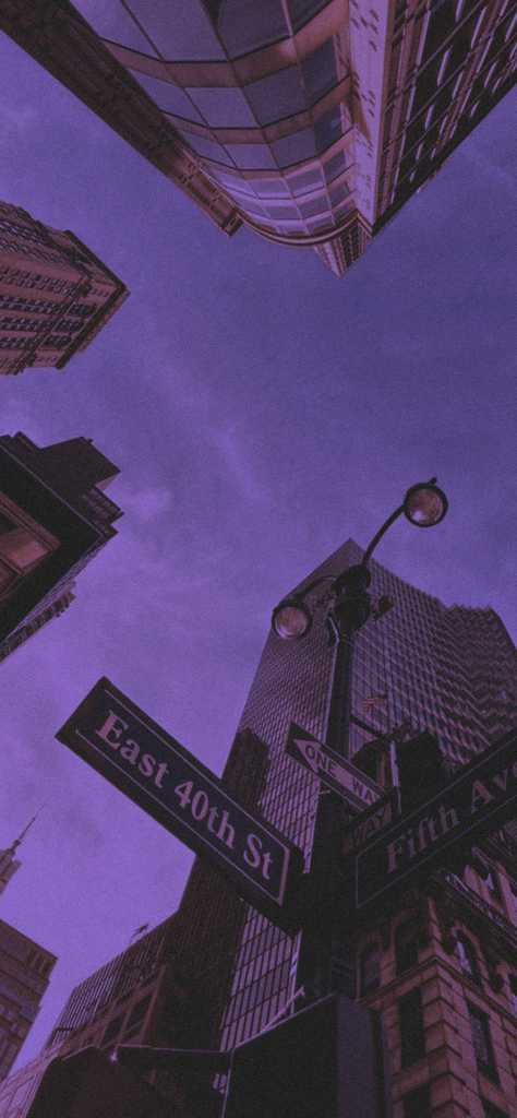 Fondo de pantalla aesthetic morado de edificios