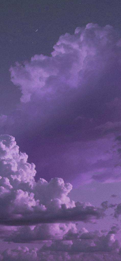 Fondo de pantalla aesthetic morado del cielo morado con nubes moradas